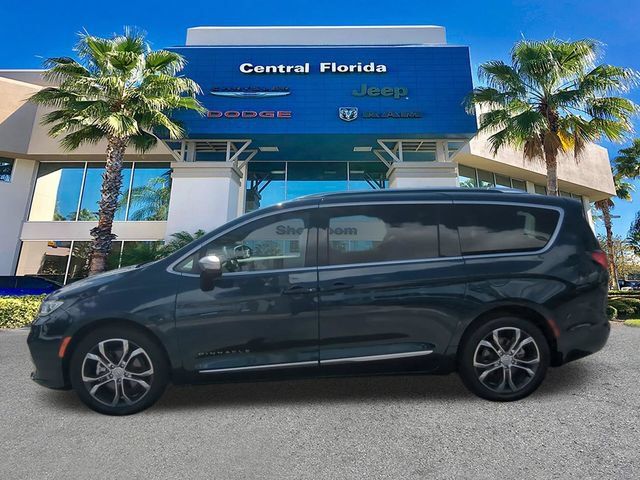Used 2025 Chrysler Pacifica Pinnacle w/ Trailer Tow Group FWD image 8