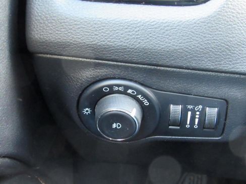 Used 2021 Jeep Compass Limited w/ Sun and Sound Group image 19