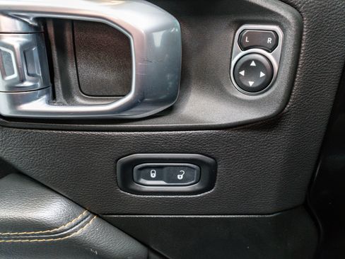 Used 2023 Jeep Gladiator Overland image 16