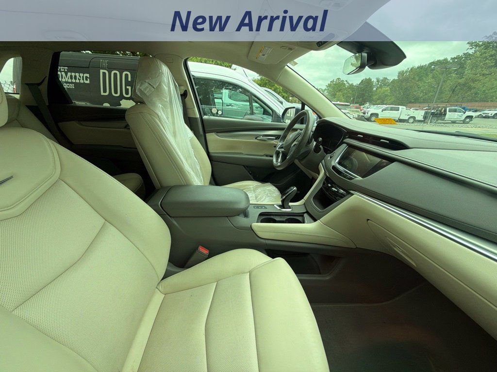 Used 2018 Cadillac XT5 Luxury w/ Driver Awareness Package AWD/4WD image 4