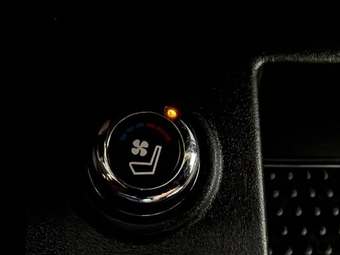 Used 2018 Nissan Titan Platinum Reserve AWD/4WD image 27
