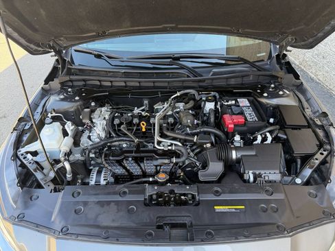 Used 2025 Nissan Altima 2.5 SV FWD image 31