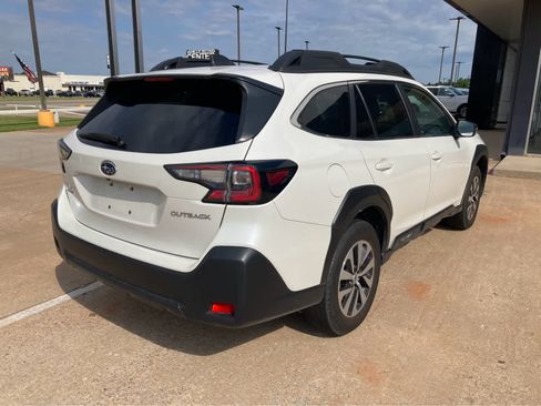 Used 2025 Subaru Outback Premium AWD/4WD image 7