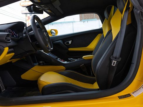 Used 2024 Lamborghini Huracan EVO image 55