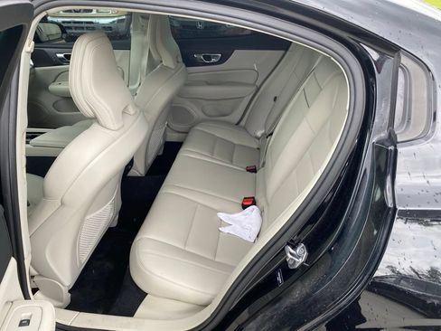 Used 2020 Volvo S60 T5 Momentum FWD image 12