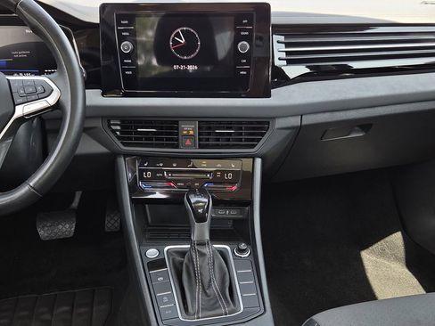 Used 2025 Volkswagen Jetta SE FWD image 10