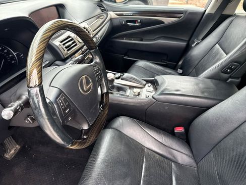 Used 2013 Lexus LS 460 AWD w/ Comfort Pkg image 33