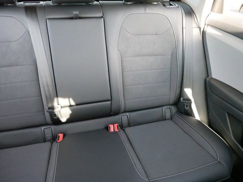 Certified 2022 Volkswagen Taos SE image 14