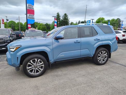 Used 2025 Toyota 4Runner Limited w/ Tow Technology Package AWD/4WD image 8