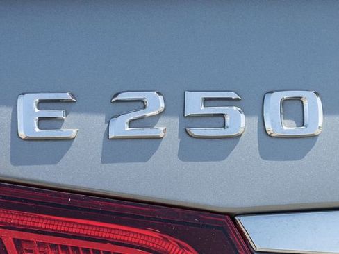 Used 2014 Mercedes-Benz E 250 BlueTEC Sedan image 5