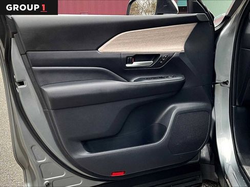 Used 2025 Toyota Grand Highlander AWD Hybrid image 22