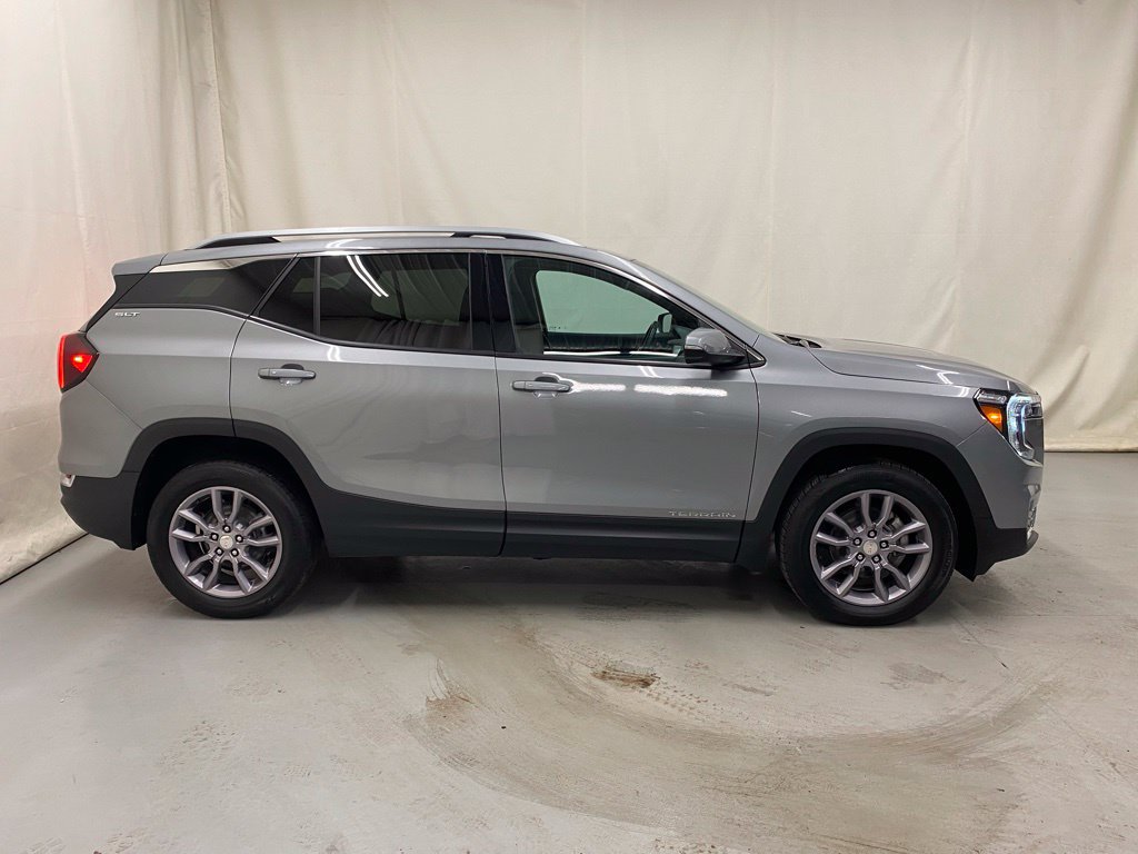 Used 2024 GMC Terrain SLT AWD/4WD image 9