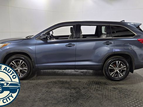 Used 2019 Toyota Highlander Plus AWD/4WD image 4