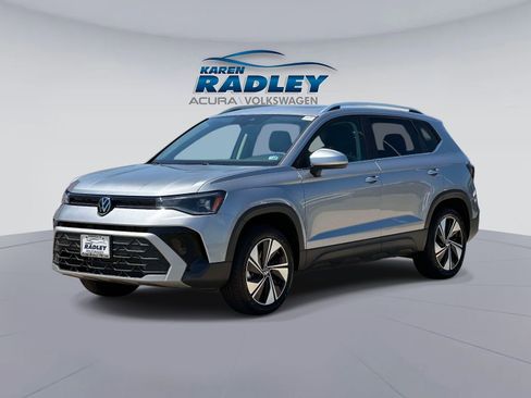 Used 2025 Volkswagen Taos SE AWD/4WD image 5