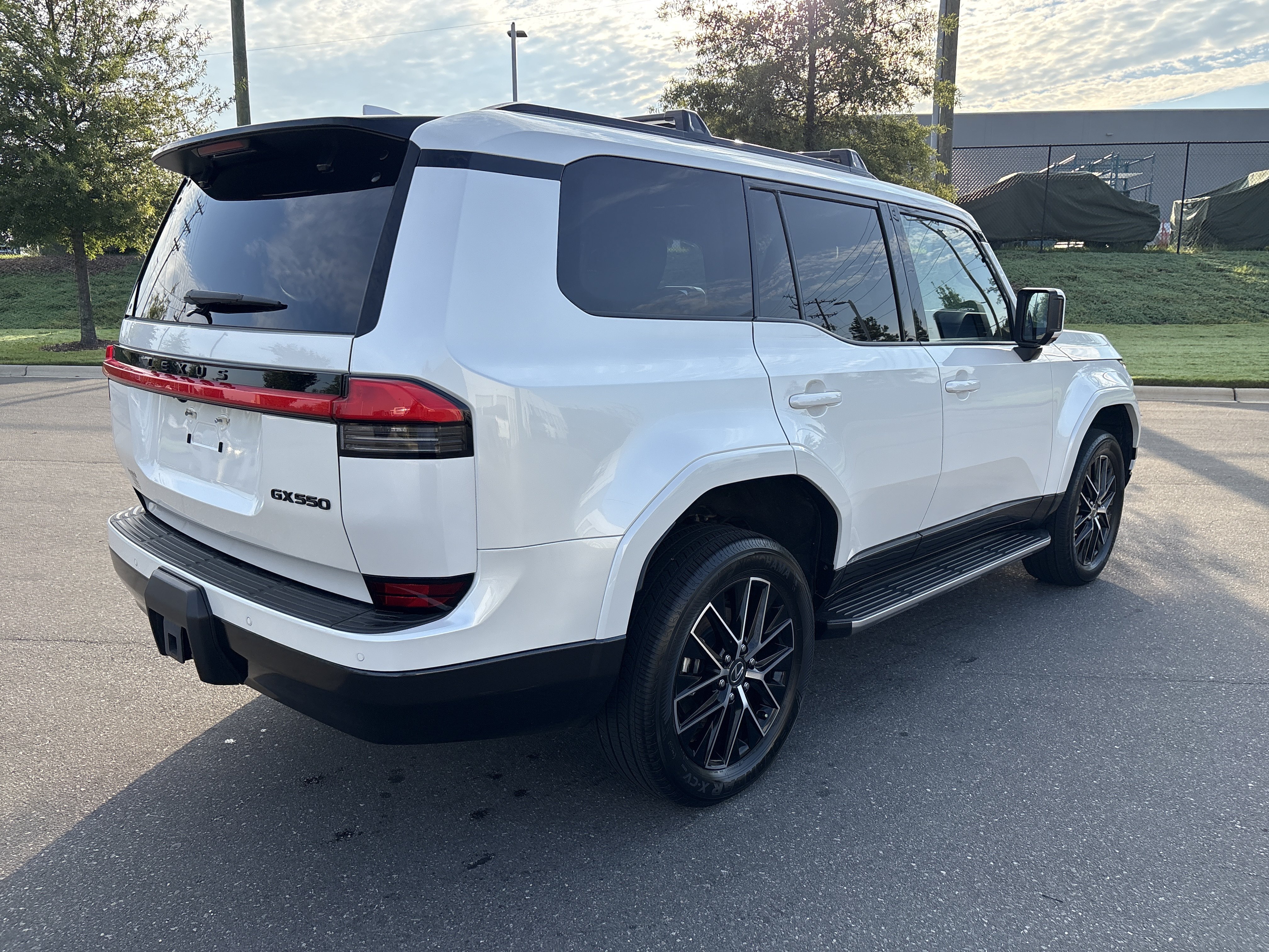 Used 2024 Lexus GX 550 w/ Accessory Package (Z1) AWD/4WD image 9