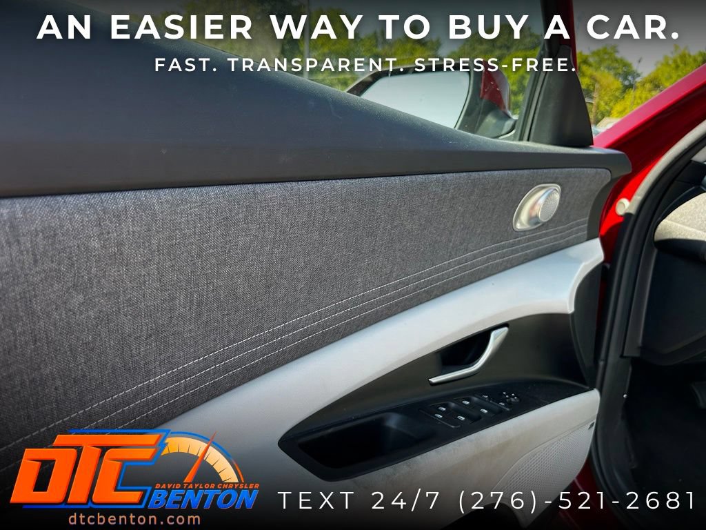 Used 2025 Hyundai Elantra Limited FWD image 9