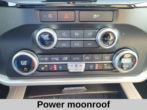 Used 2024 Ford Expedition Limited image 11