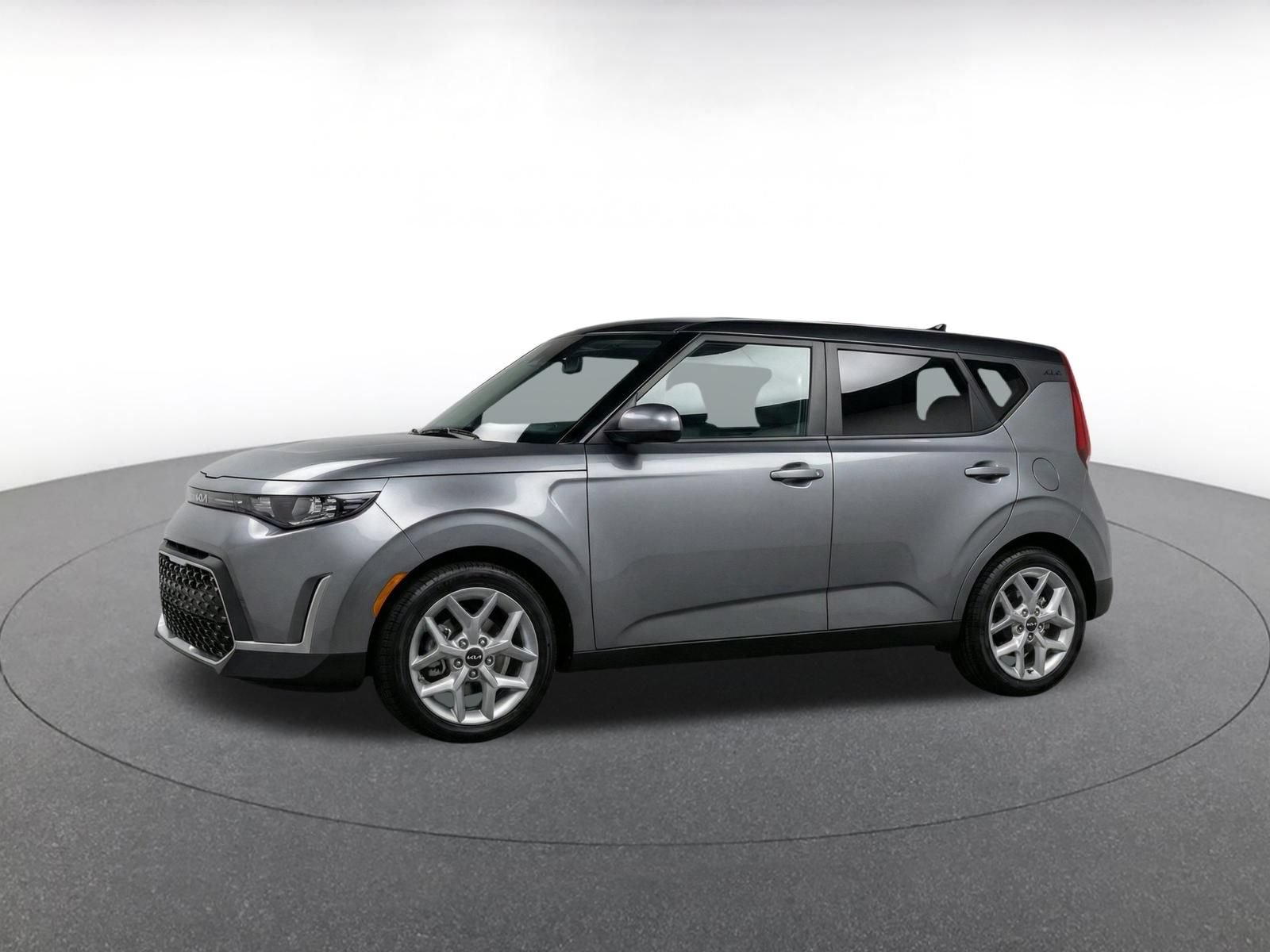 Used 2025 Kia Soul LX w/ LX Technology Package FWD image 3