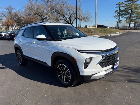 Used 2024 Chevrolet TrailBlazer LT w/ Driver Confidence Package image 9