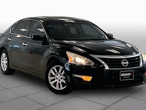 Used 2015 Nissan Altima 2.5 S w/ Power Driver Seat Package FWD image 2