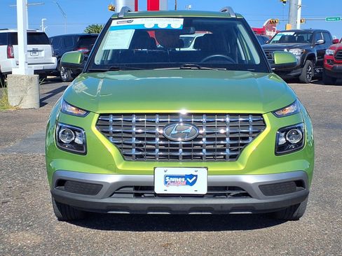 Used 2024 Hyundai Venue SEL image 2