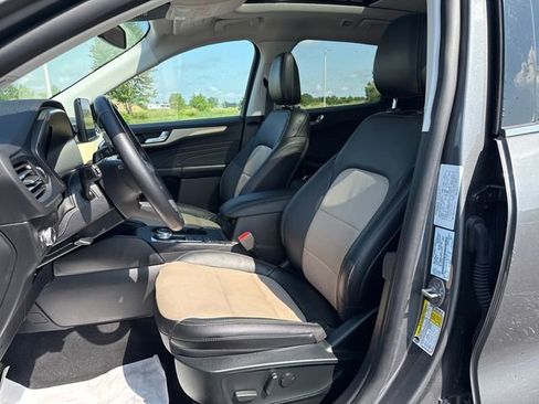 Used 2022 Ford Escape Titanium w/ Titanium Elite Package image 17