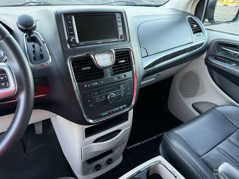 Used 2012 Chrysler Town & Country Touring w/ Entertainment Group #1 image 19