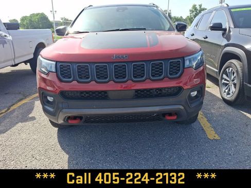 Used 2025 Jeep Compass Trailhawk AWD/4WD image 4
