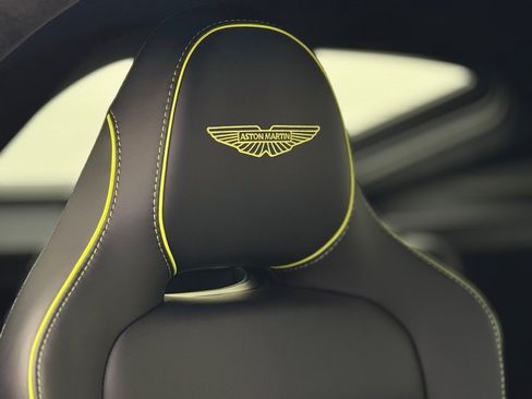 Used 2025 Aston Martin V8 Vantage Coupe image 29