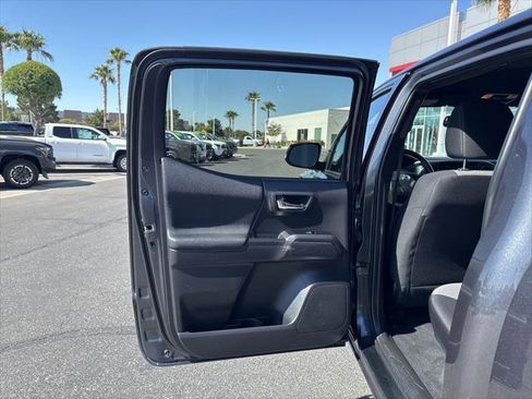 Certified 2023 Toyota Tacoma TRD Off-Road w/ Black Out Package (TMS) AWD/4WD image 16