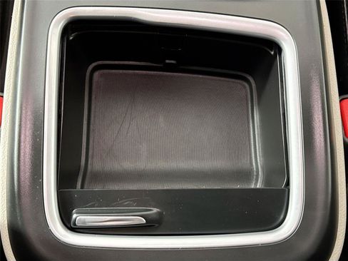 Used 2024 Chrysler Pacifica Touring-L FWD image 31
