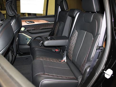New 2026 Jeep Grand Cherokee Summit AWD/4WD image 36