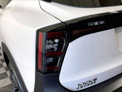 Certified 2025 Nissan Kicks SV image 39