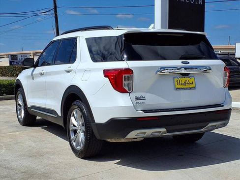 Used 2023 Ford Explorer XLT w/ Equipment Group 202A RWD image 4
