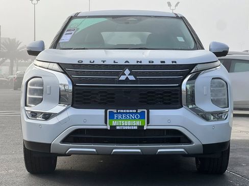 New 2025 Mitsubishi Outlander SE image 10