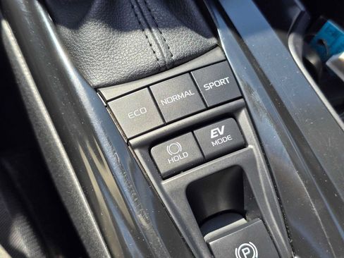 Used 2025 Toyota Camry LE FWD image 29