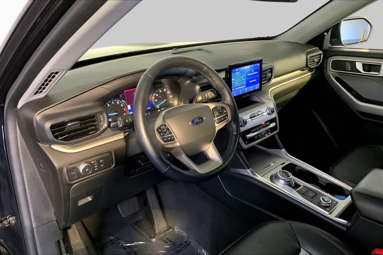 Used 2022 Ford Explorer XLT w/ Equipment Group 202A AWD/4WD image 18