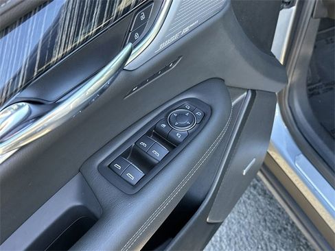 Used 2025 Cadillac XT6 Premium Luxury image 15