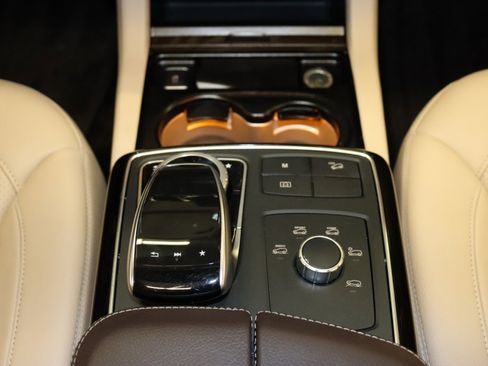 Used 2019 Mercedes-Benz GLE 400 4MATIC image 13