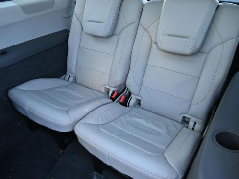 Used 2013 Mercedes-Benz GL 550 4MATIC image 11