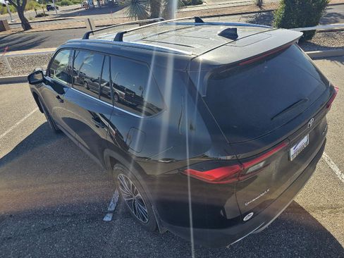 Used 2024 Toyota Grand Highlander AWD Hybrid image 18