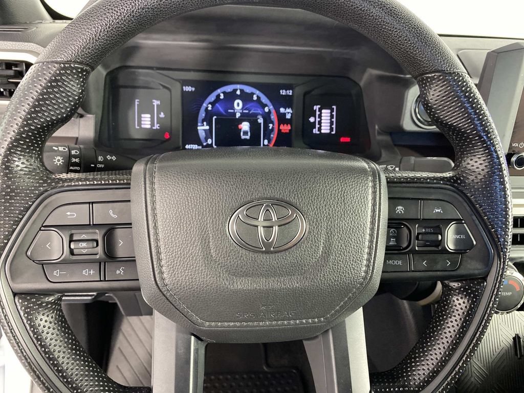 Used 2025 Toyota Tacoma SR5 AWD/4WD image 14