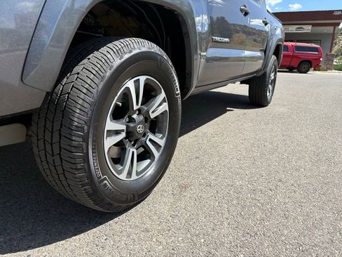 Used 2017 Toyota Tacoma TRD Sport w/ Tow Package (A/T) AWD/4WD image 13