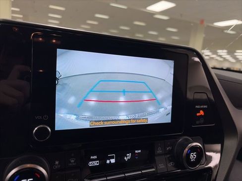 Used 2023 Toyota Highlander LE image 24