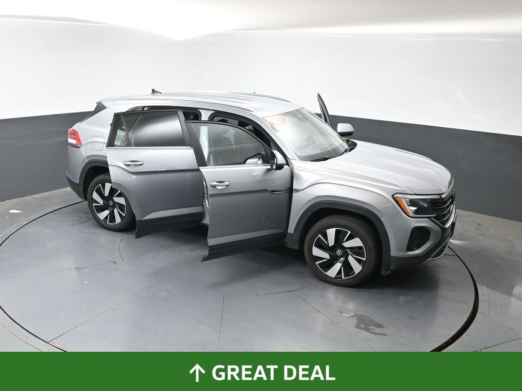 Used 2025 Volkswagen Atlas Cross Sport SE FWD image 62