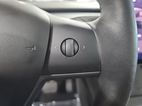 Used 2022 Tesla Model Y Long Range AWD/4WD image 19