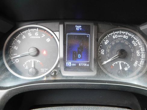 Used 2019 Toyota Tacoma TRD Off-Road AWD/4WD image 11