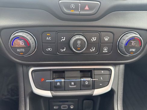 Used 2023 GMC Terrain SLT w/ Elevation Edition image 7