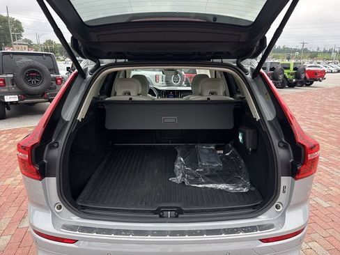 Used 2025 Volvo XC60 B5 Core w/ Protection Package Premier AWD/4WD image 27