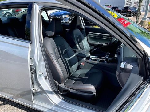 Used 2024 Nissan Altima 2.5 SR AWD/4WD image 11